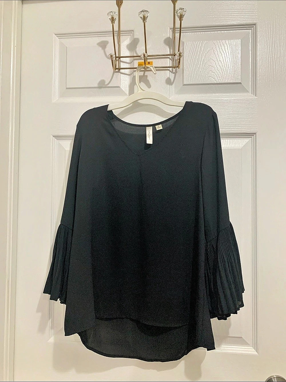Kasper Black Pleated Sleeve Blouse Size Small Like New